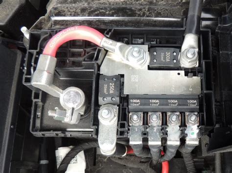 what does the battery distribution.box control on a 2019 gmc.canyon|chevy colorado battery distribution.